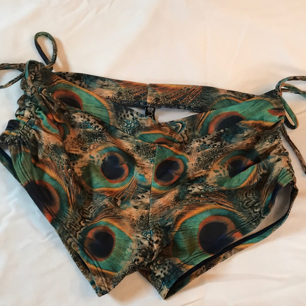 Onzie Side String Short size One size fits all